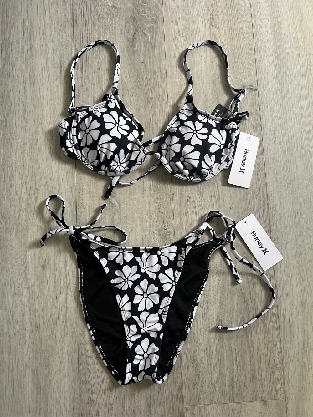 NWT Hurley Black & White Tropical Floral Tie-Side Summer Bikini Set Size Medium